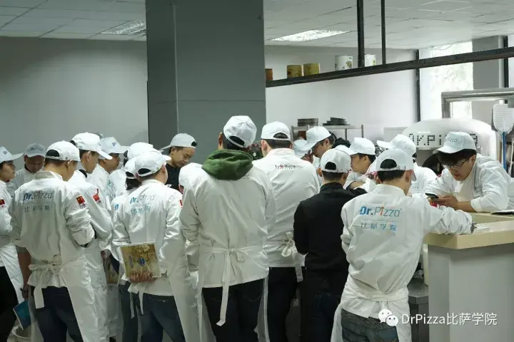 西餐盘饰教程_西餐摆盘小装饰制作_西餐餐盘装饰做法大全