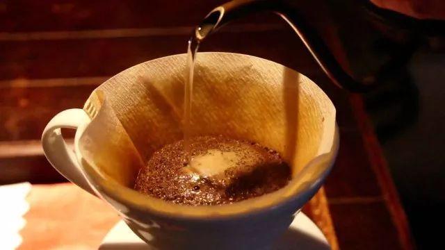 摩卡壶和咖啡机哪个好_咖啡机摩卡壶_咖啡机好还是摩卡壶好