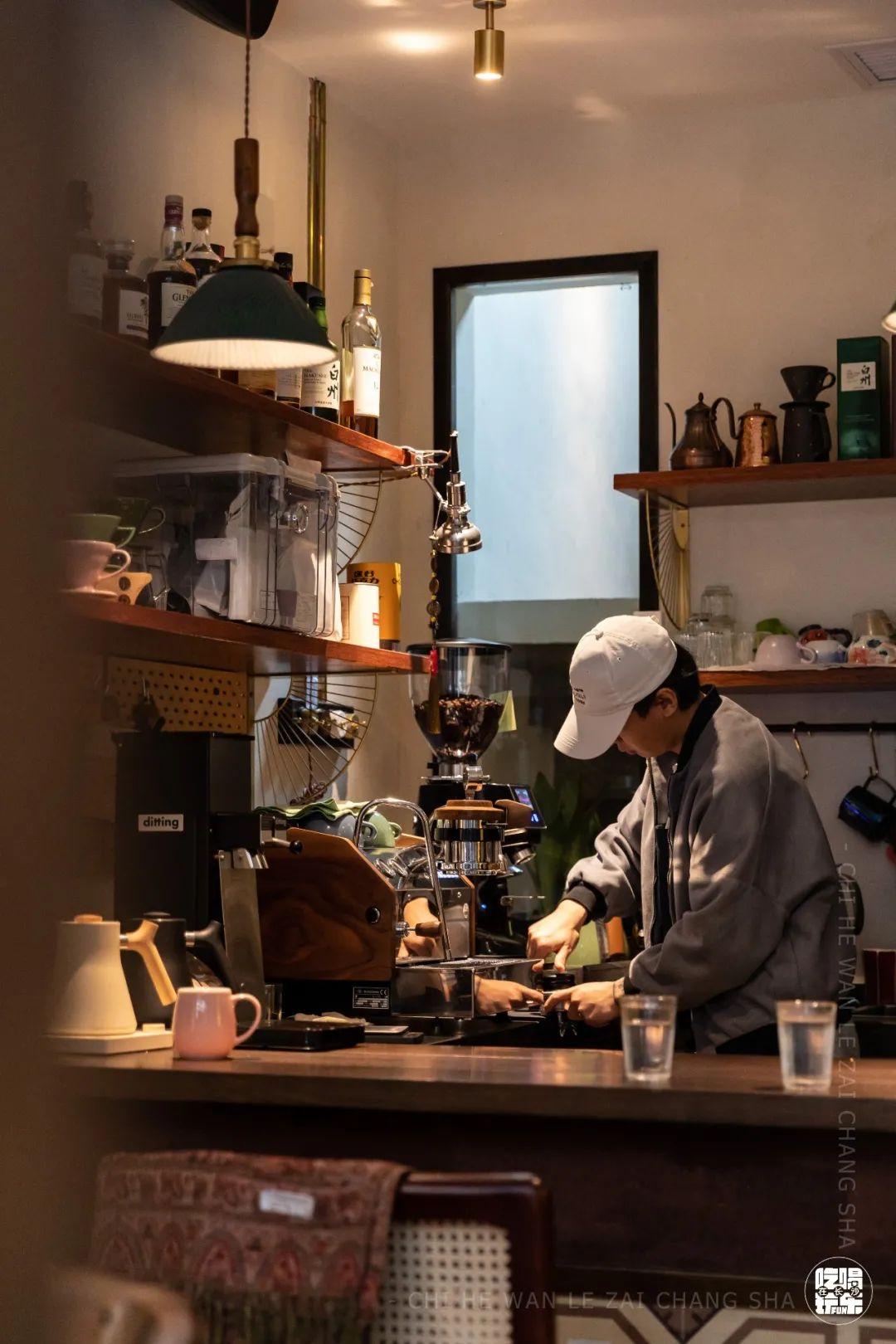 蓝色咖啡馆和绿色咖啡馆_咖啡店蓝色_蓝咖啡馆和绿咖啡馆