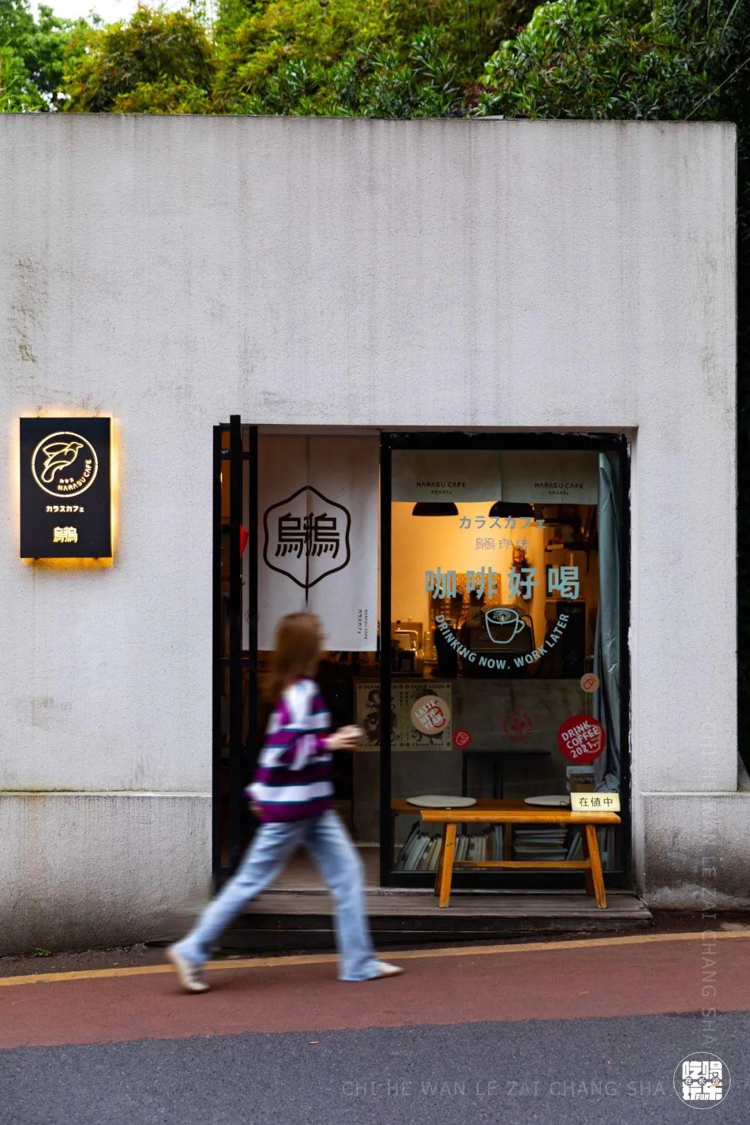 蓝咖啡馆和绿咖啡馆_咖啡店蓝色_蓝色咖啡馆和绿色咖啡馆